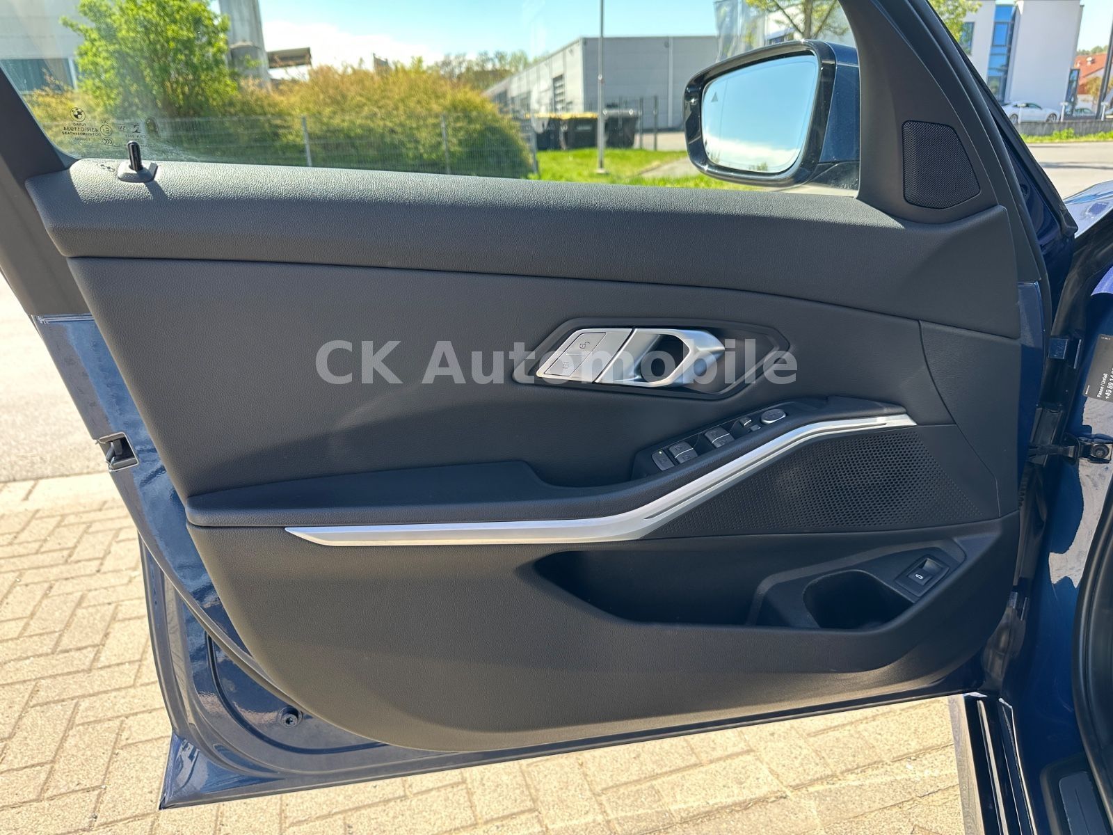 Fahrzeugabbildung BMW 318d Touring Sport-Line/Shadow-Line/Navi/Laser