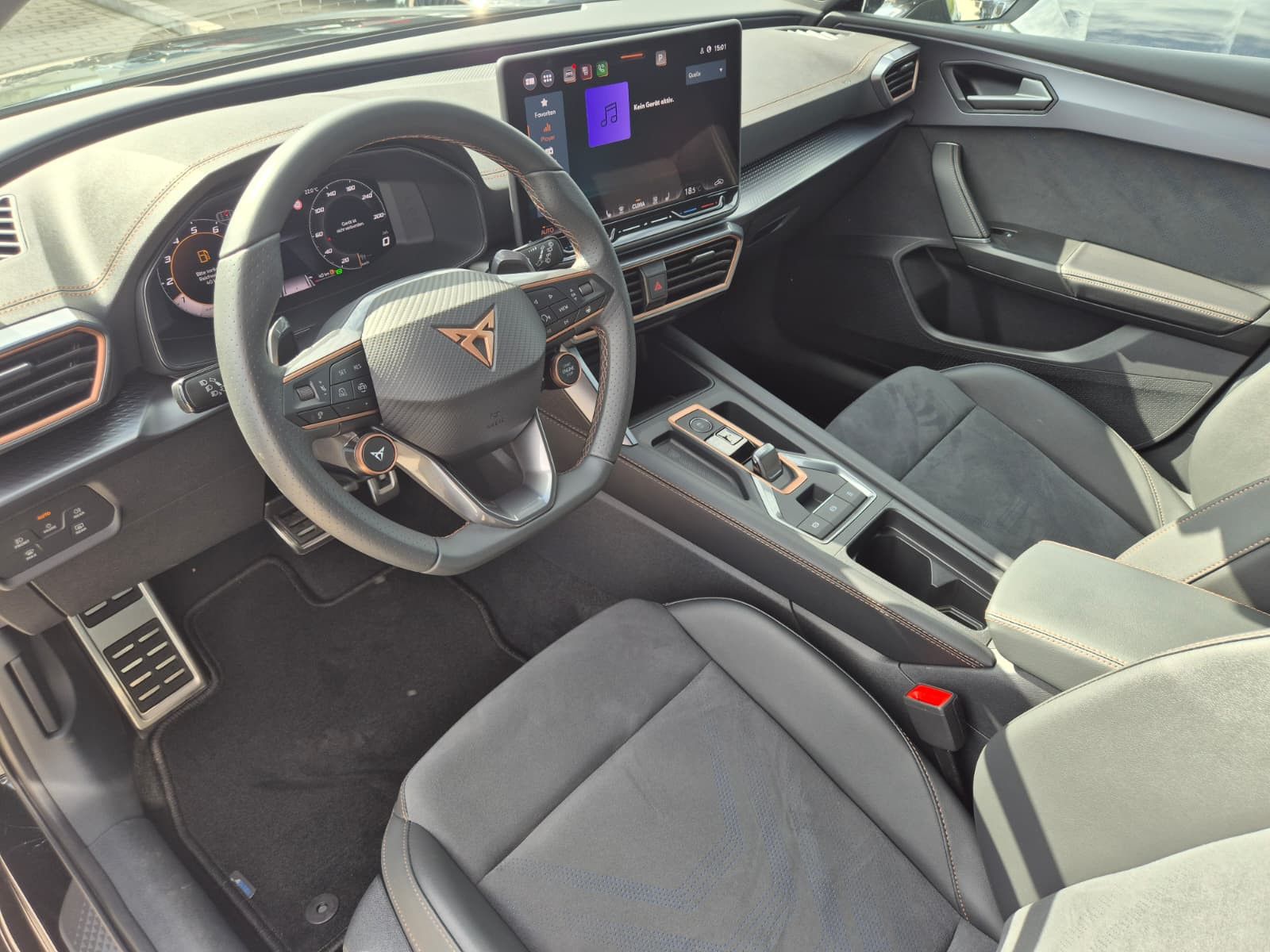 Fahrzeugabbildung CUPRA Leon 1.5 eTSI DSG AHK*DYNAMICA*EDGE*LED*5JGARAN.