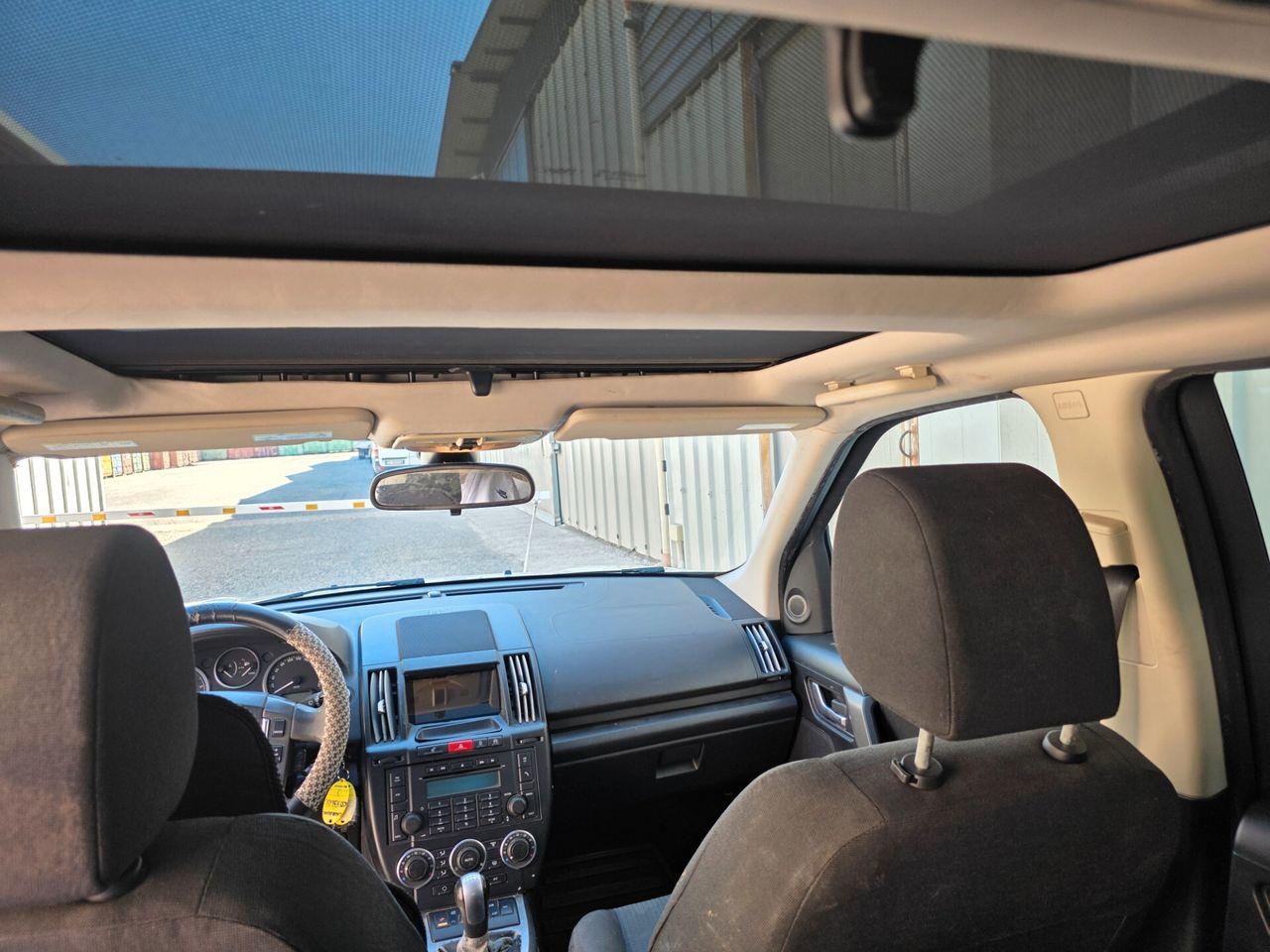 Land Rover Freelander 2011 — photo 13