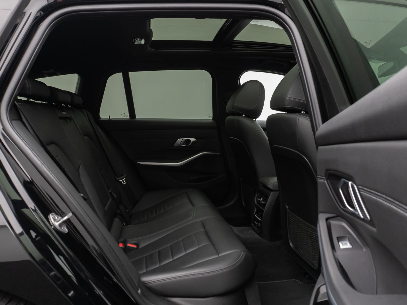 Fahrzeugabbildung BMW 320d Panorama HiFi PDC LED Geschwindigkeitsreg