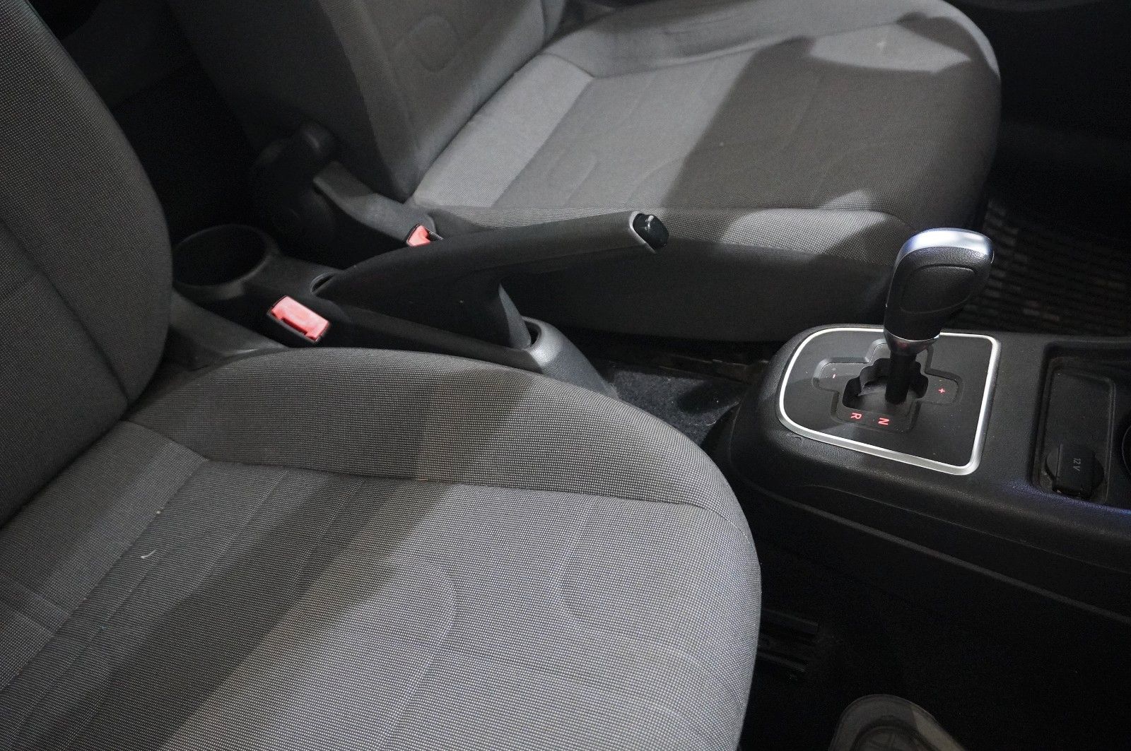 Fahrzeugabbildung Volkswagen up! 1.0 MOVE 5-TÜR AUTOMATIK KLIMA/AUX/CD