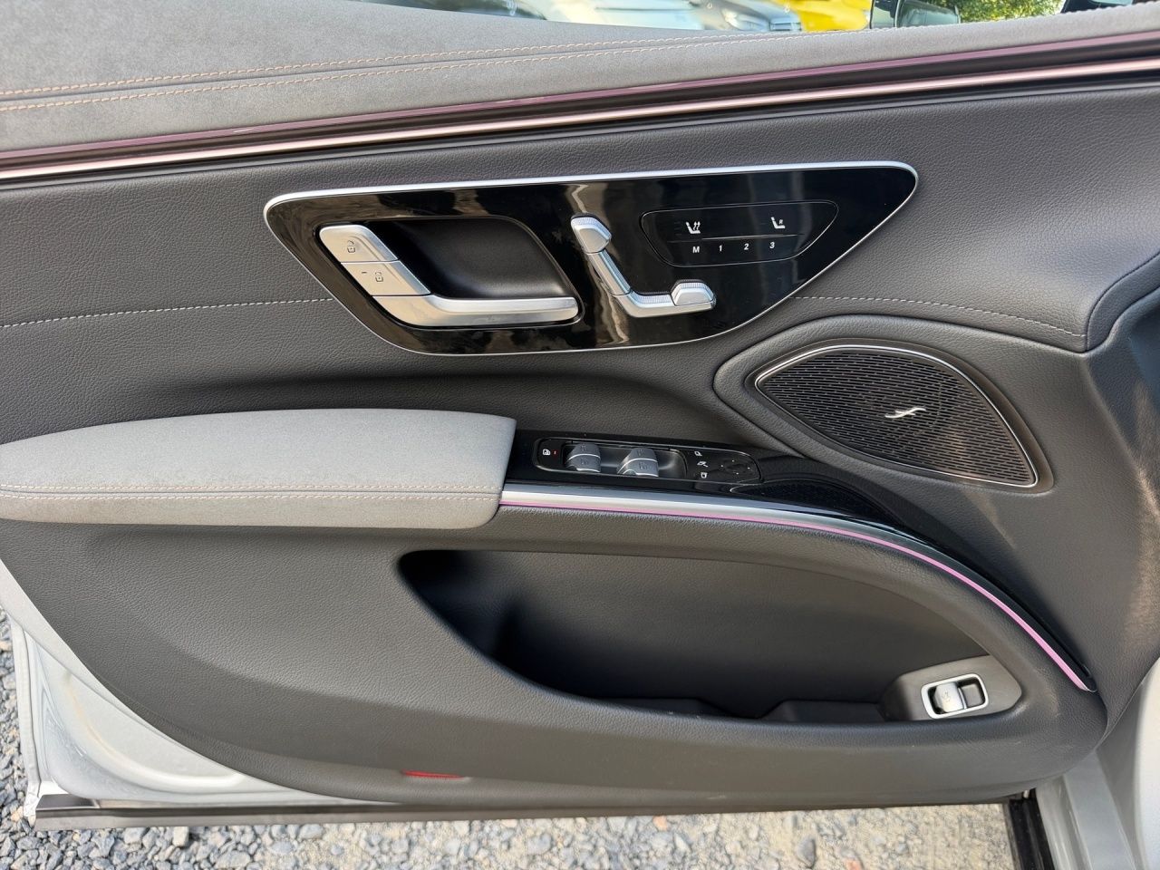 Fahrzeugabbildung Mercedes-Benz EQS 450+ AIRMAT+PANO+DISTR+360+MEMO+PROJ.LIGHT++