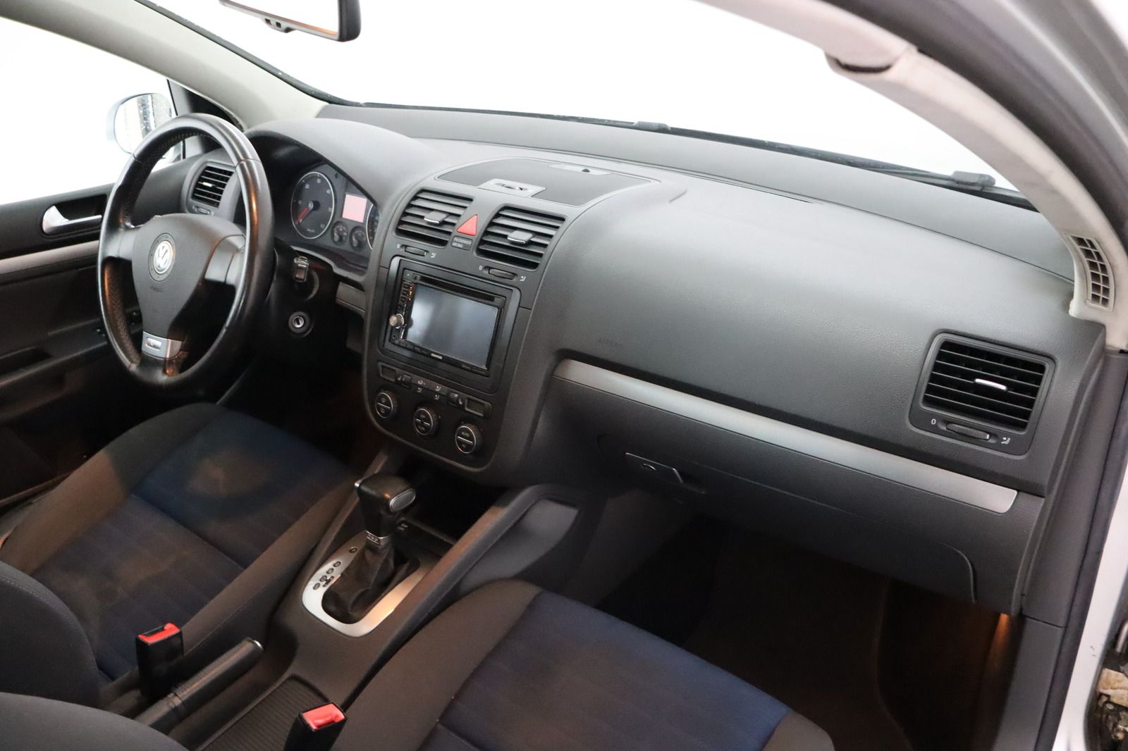 Fahrzeugabbildung Volkswagen Golf V 2.0 TDI DSG Tour HU 04.2028