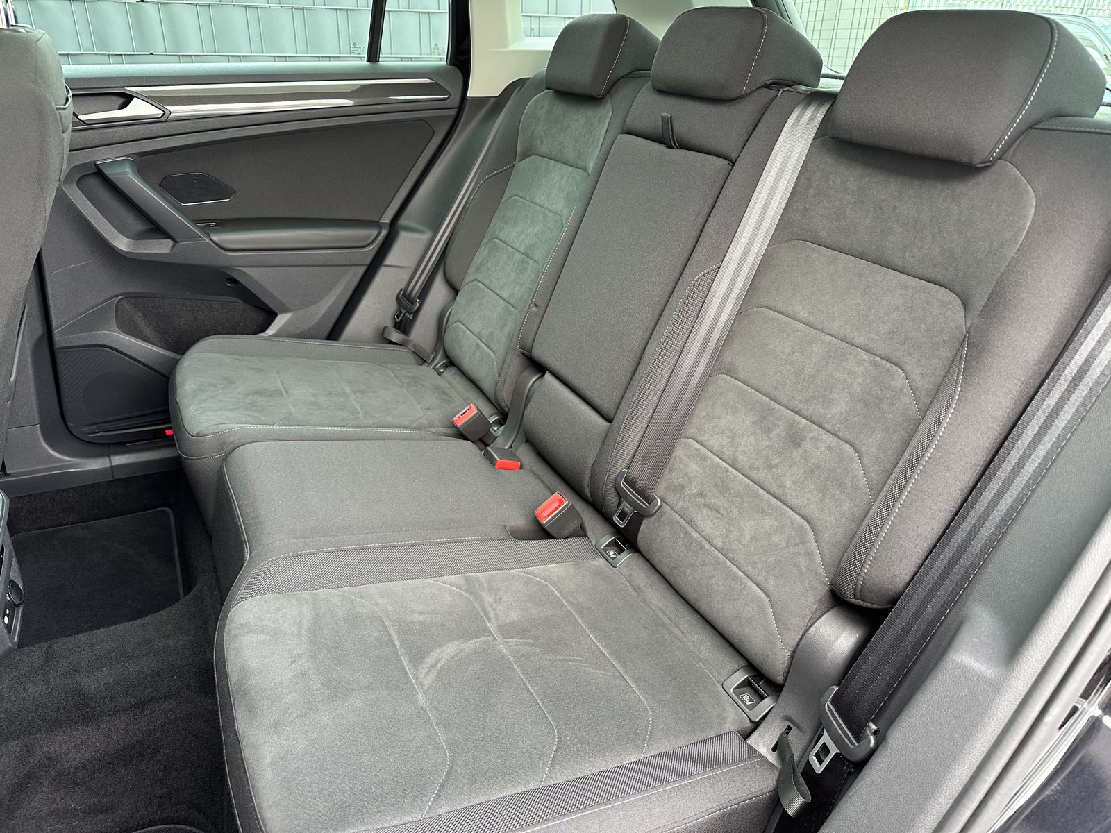 Fahrzeugabbildung Volkswagen Tiguan 1.4 eHybrid DSG Elegance NAV+MATRIX+PANO