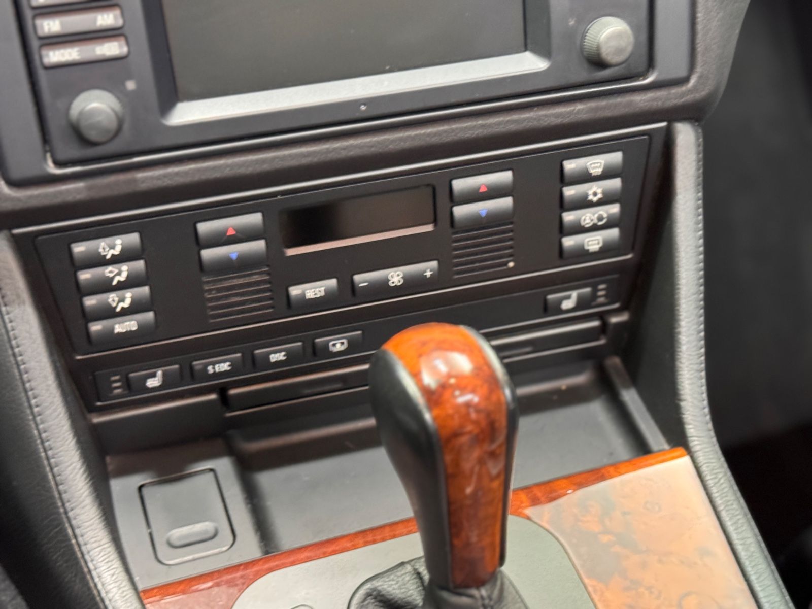 Fahrzeugabbildung BMW 540i LIM|AUTOMATIK|16:9 NAVI|LEDER|DOPPELVERGLAS