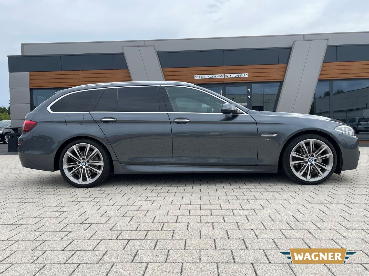 Fahrzeugabbildung BMW 535 d xDrive M-Paket Touring DPF Head-UP