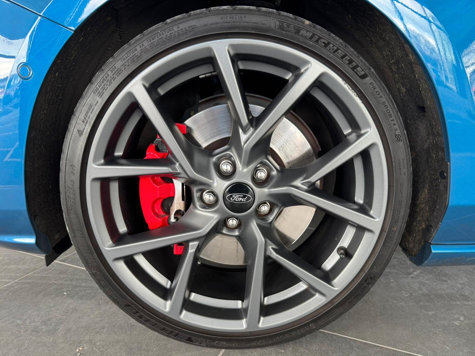 Ford Focus Lim. ST*Navi&Kam*PDC*Shz*Head-up*Panoram.