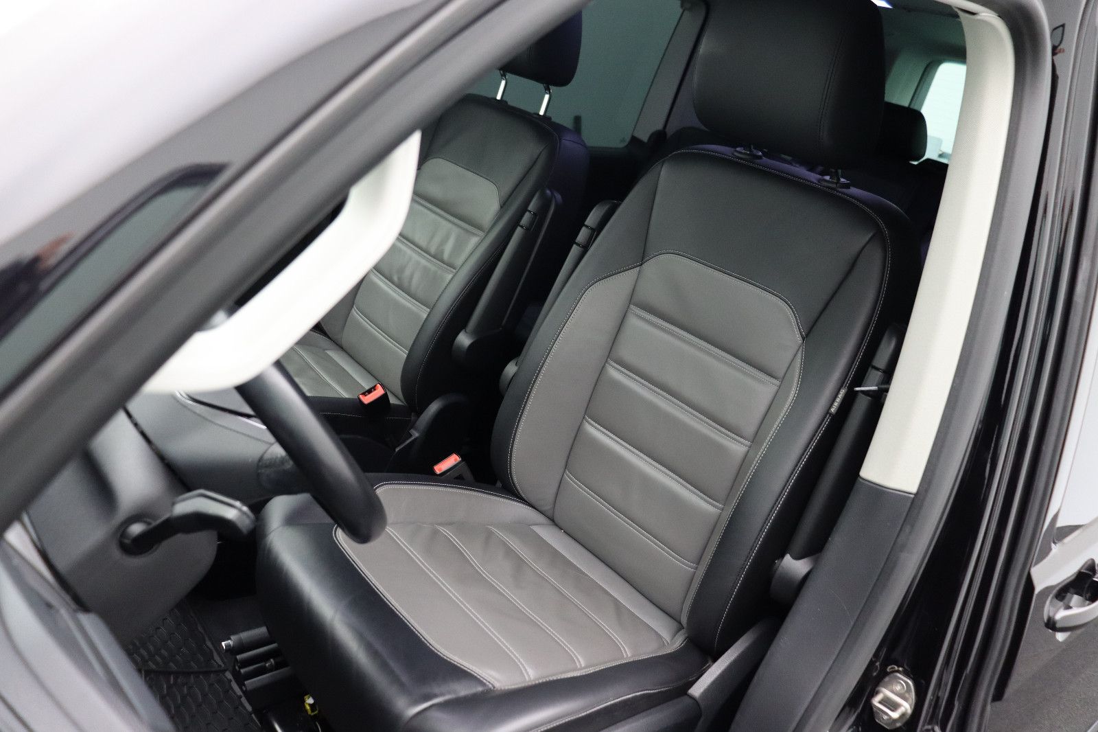 Fahrzeugabbildung Volkswagen T6.1 Multivan Highline 4MOTION Standheizung ACC