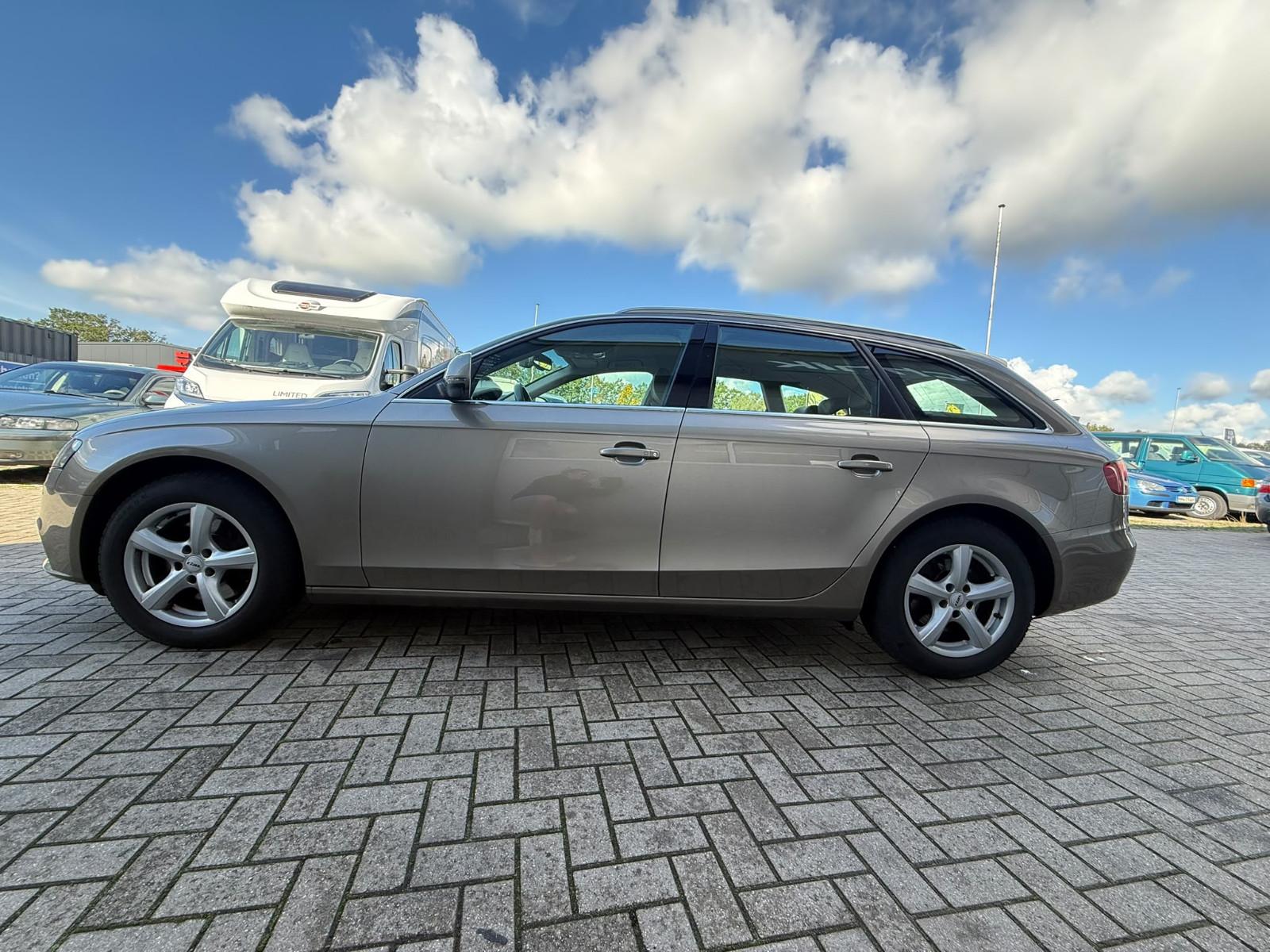 Audi A4 Avant 1.8 TFSI 160 ch - Boîte automatique - Cuir - Sièges chauffants - Attelage