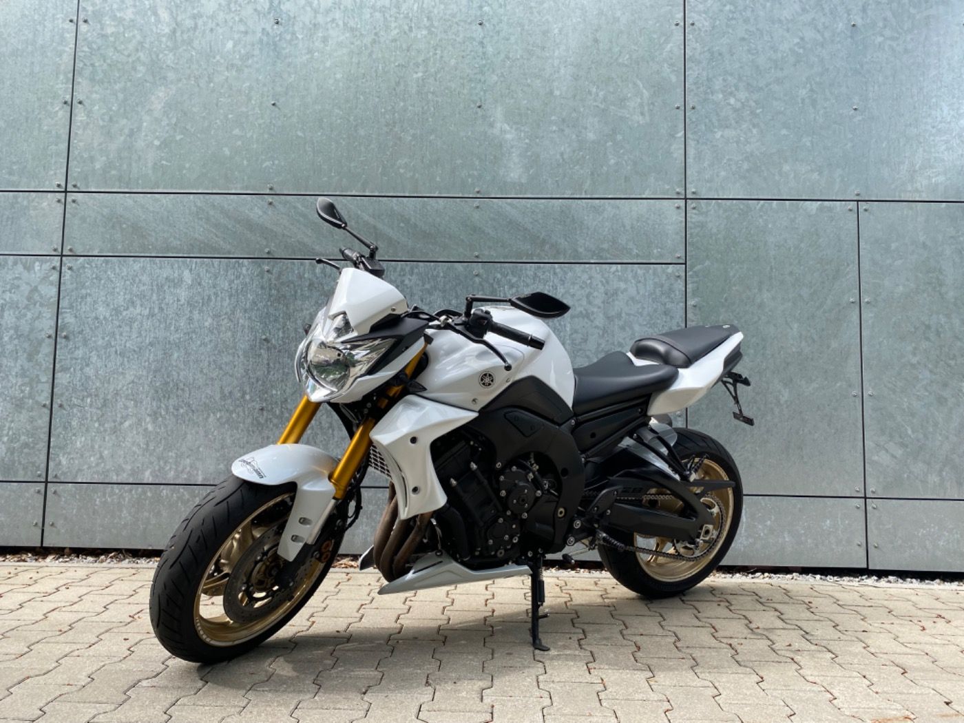 Fahrzeugabbildung Yamaha FZ 8 Akrapovic Öhlins