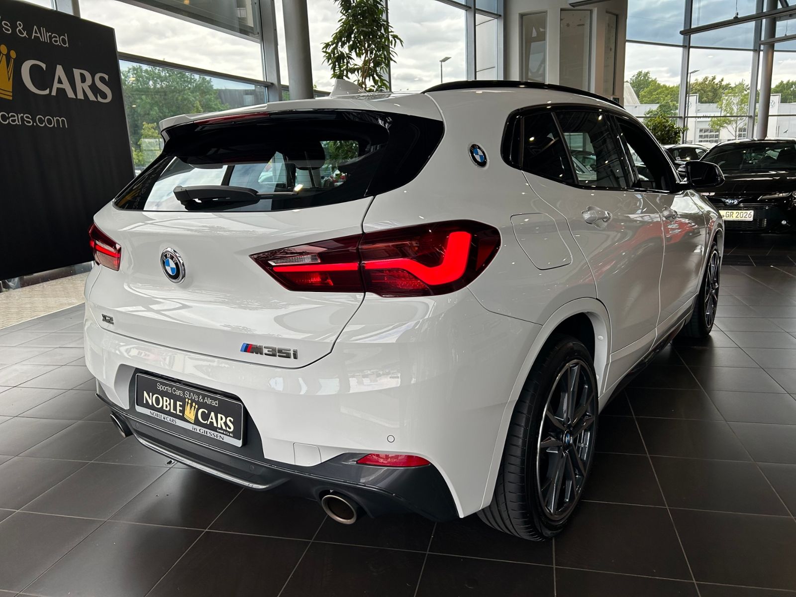 Fahrzeugabbildung BMW X2 M35 i xDrive Shadow PANO HUD H/K KAM