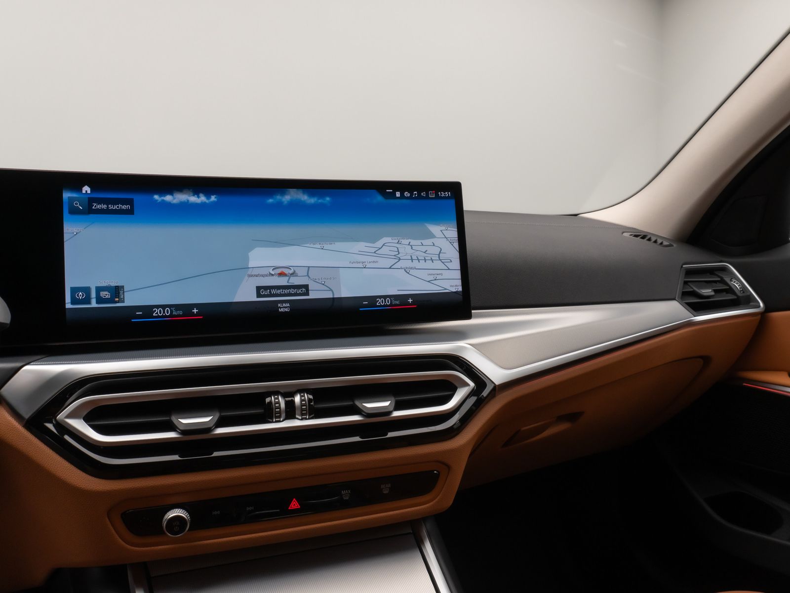 Fahrzeugabbildung BMW 320d Individual DAB HiFi Leder AHK Alarm Sport