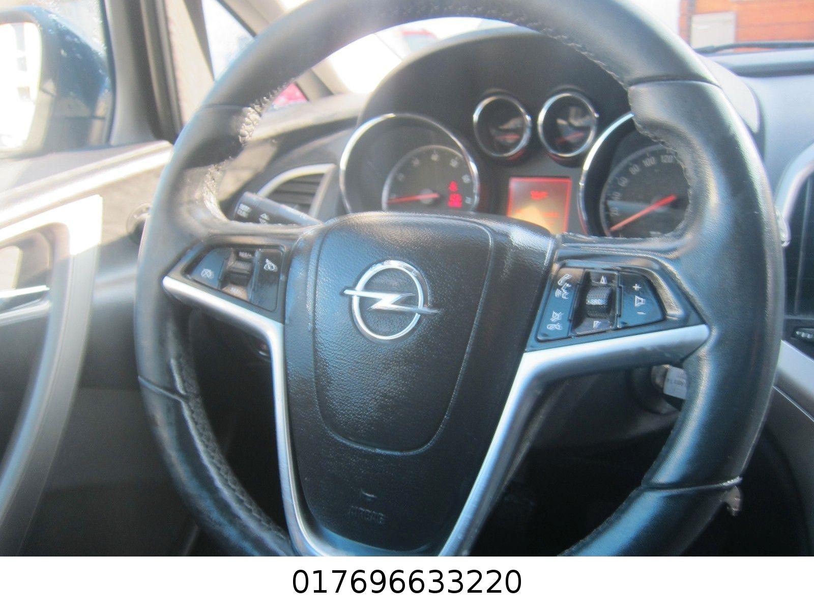 Opel Astra 2011 — photo 7
