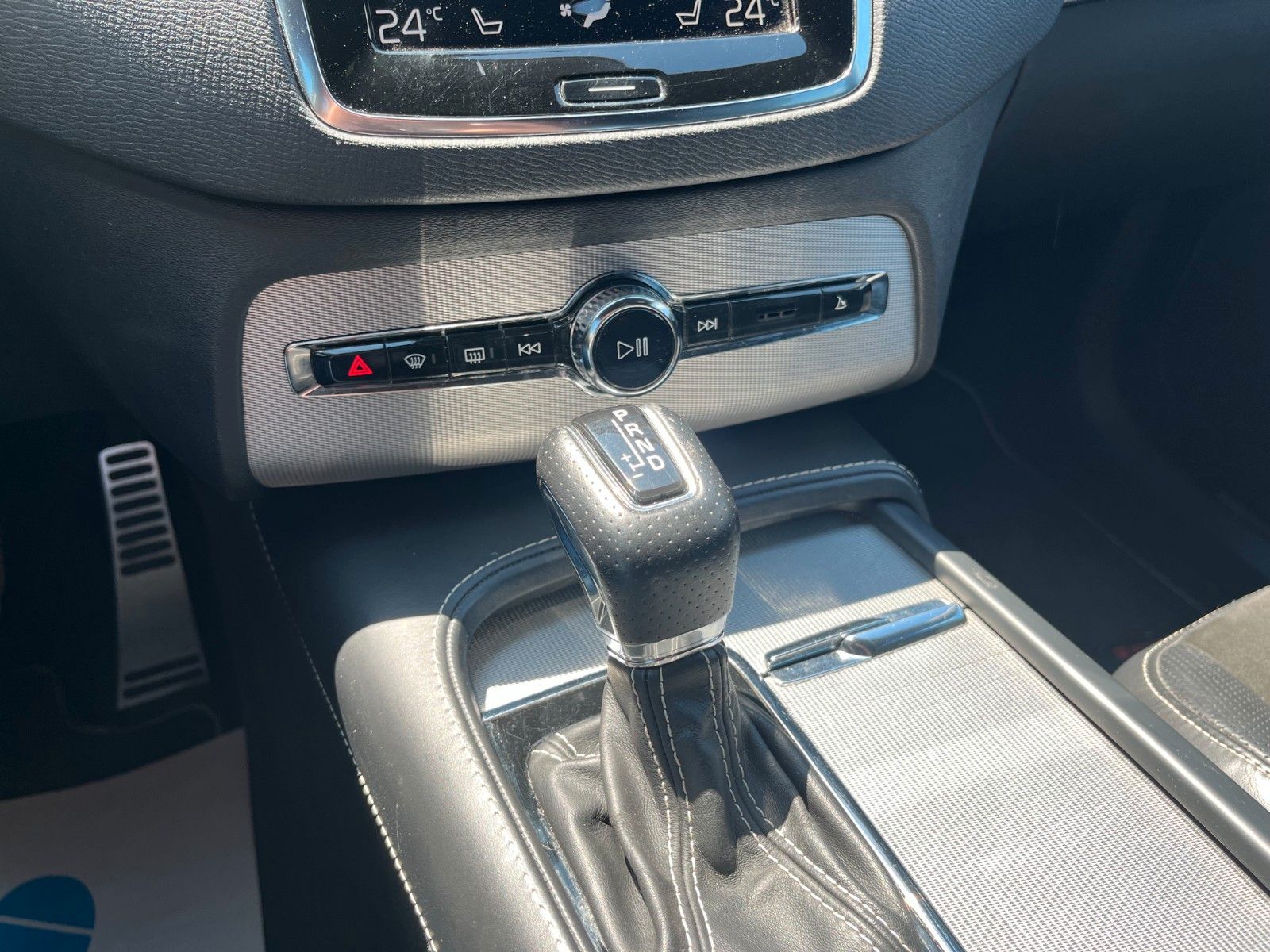 Fahrzeugabbildung Volvo XC90 R DESIGN AWD Navi Leder Pano LED *7-SITZER*