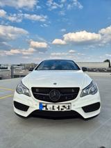 Mercedes-Benz E 500 Autom. - - Mercedes-Benz E 500 in Köln