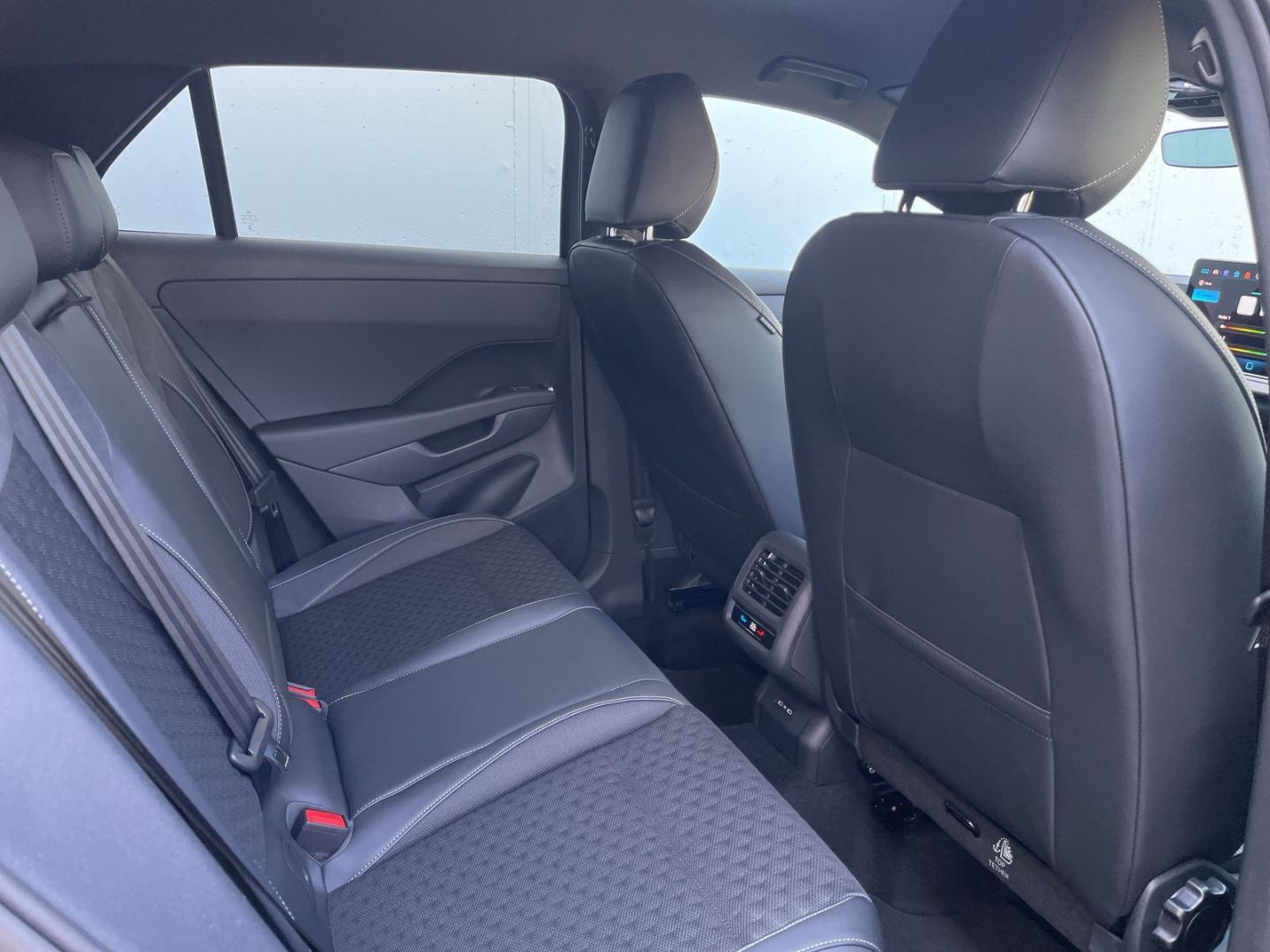 T-Roc R-Line 1.5 eTSI DSG AHK/Kamera/Keyless/ACC