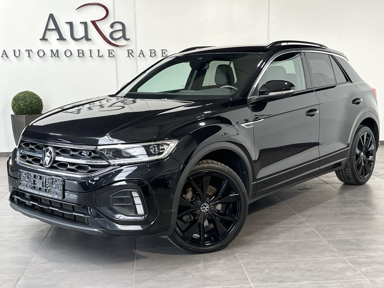Fahrzeugabbildung Volkswagen T-Roc 2.0 TSI DSG R-Line Black 4M NAV+LED+AHK+VC