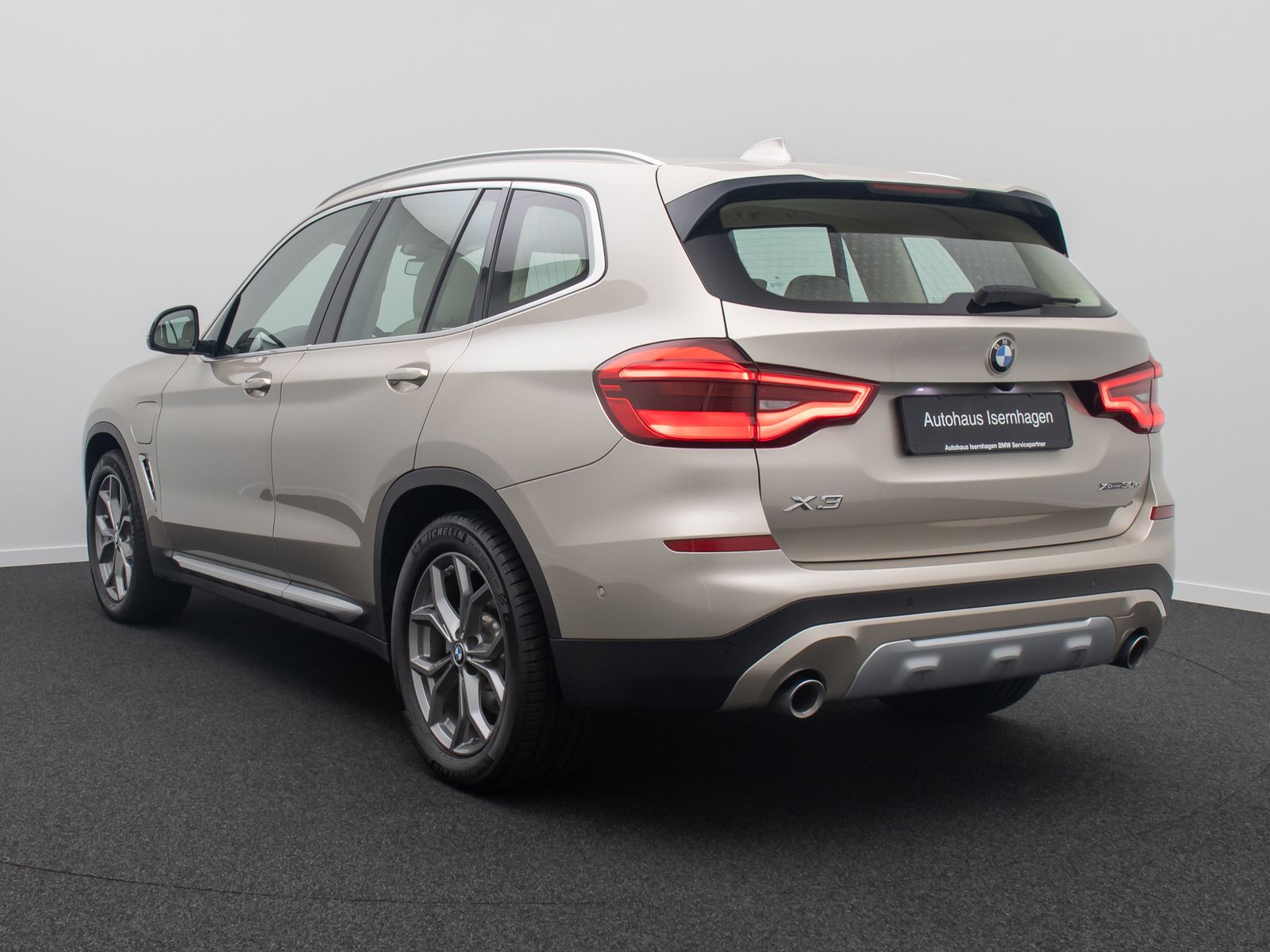Fahrzeugabbildung BMW X3 xD30e xLine HUD 360°DAB Alarm HiFi Individual