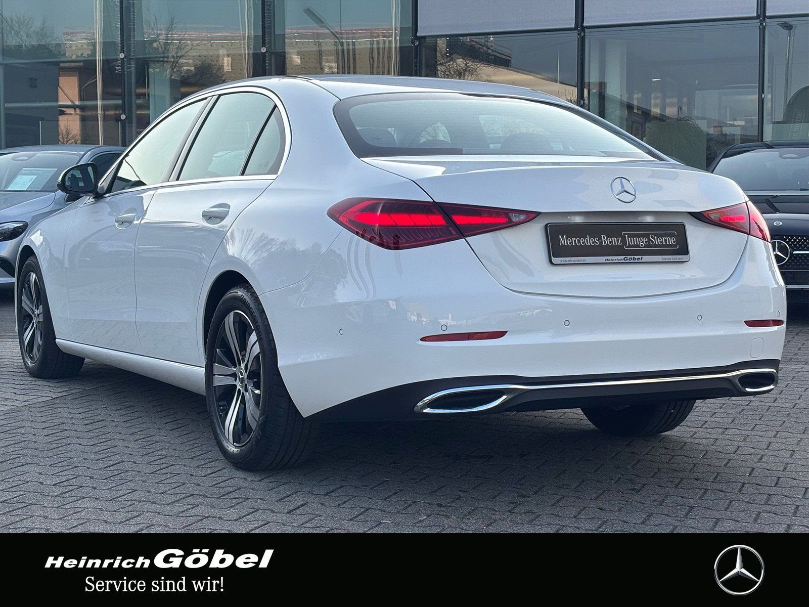 Fahrzeugabbildung Mercedes-Benz C 200 AVANTGARDE*TOTWINKEL*KAMERA*LED*SPURHALTE