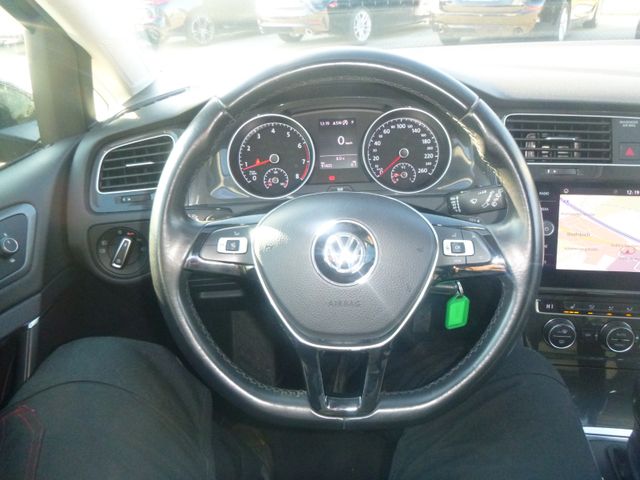 Fahrzeugabbildung Volkswagen Golf VII Variant 1.5 TSI Comfortline>AUT/AHK/NAV