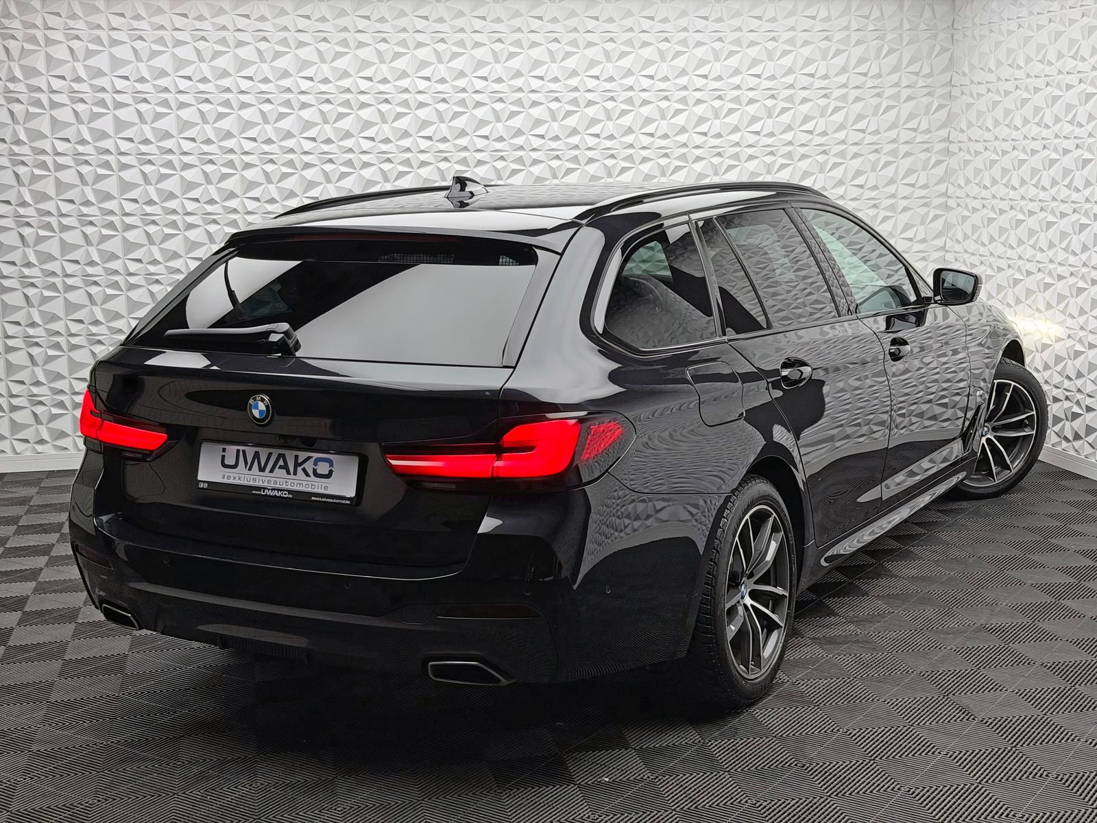 Fahrzeugabbildung BMW 520d M-PAKET/LASER/ACC/PANO/HUD/HIFI/RCAM/KEYLES