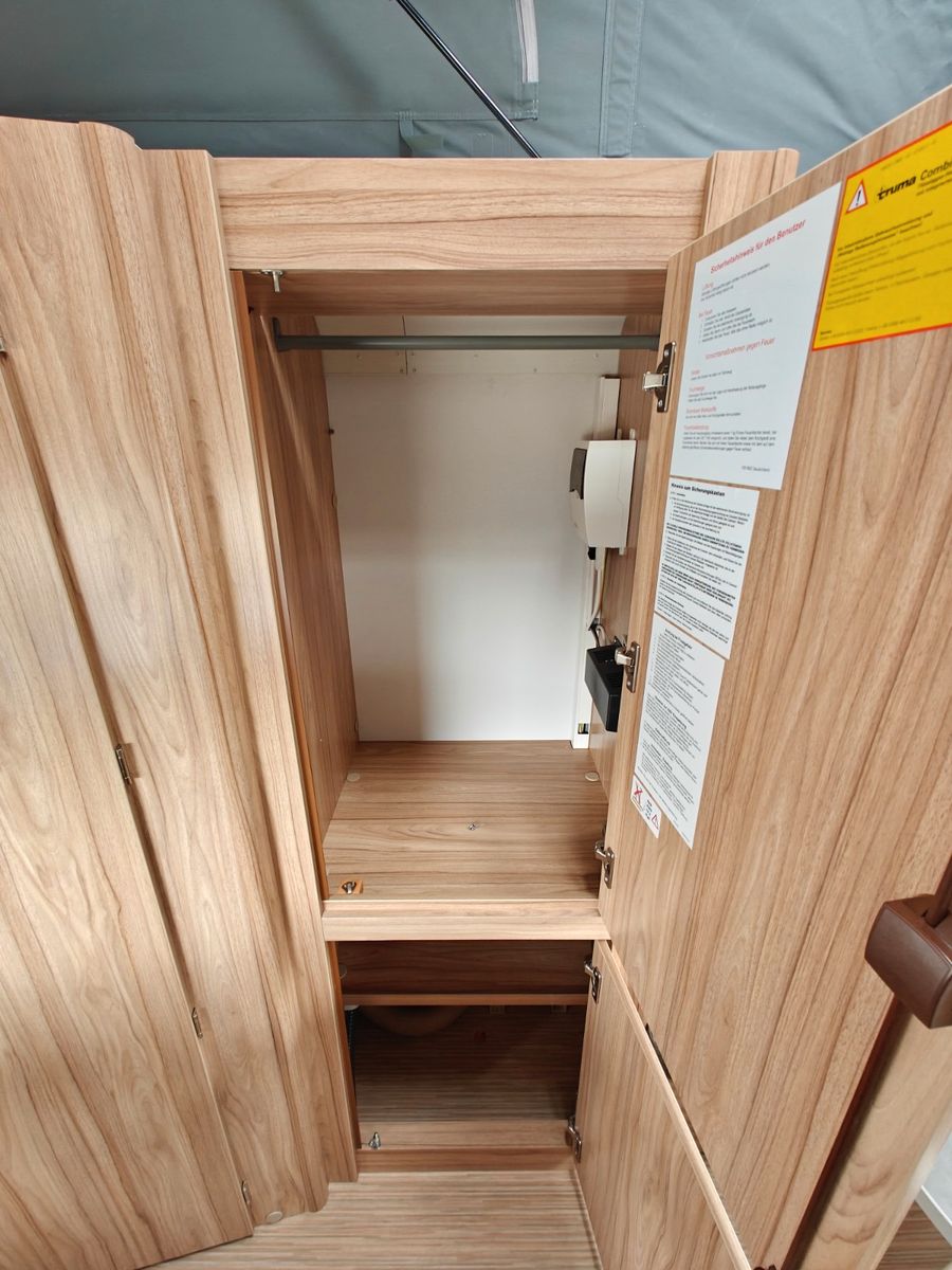 Fahrzeugabbildung HYMER / ERIBA / HYMERCAR Feeling 425 Schlafdach - JETZT 6.464€ SPAREN !!!