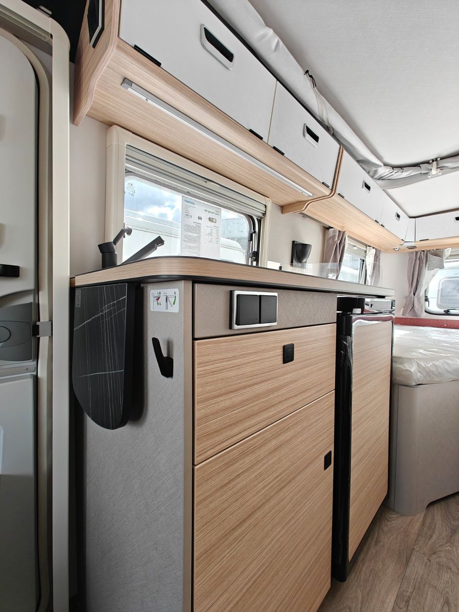 Fahrzeugabbildung HYMER / ERIBA / HYMERCAR Touring 542 Tango Red - JETZT 6.844€ SPAREN !!!