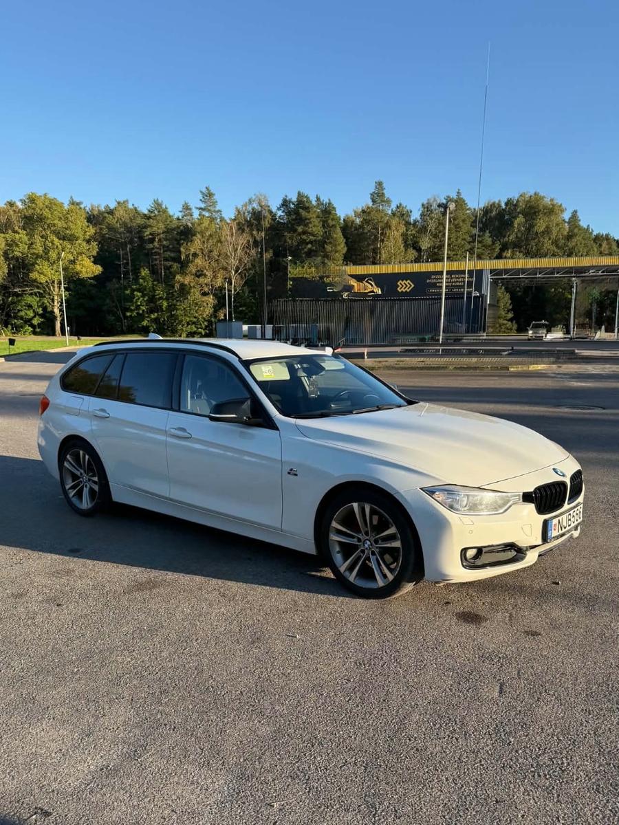 BMW 318 2014 — rear view