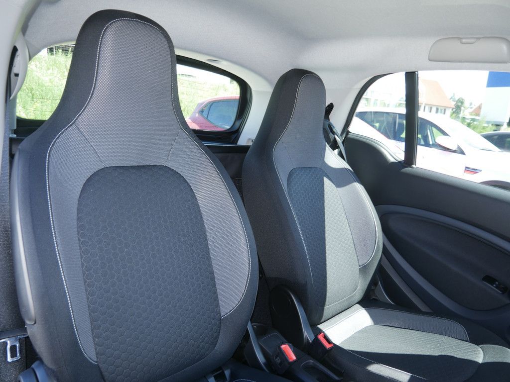 Fahrzeugabbildung Smart fortwo EQ KLIMAAUTOMATIK SITZHEIZUNG