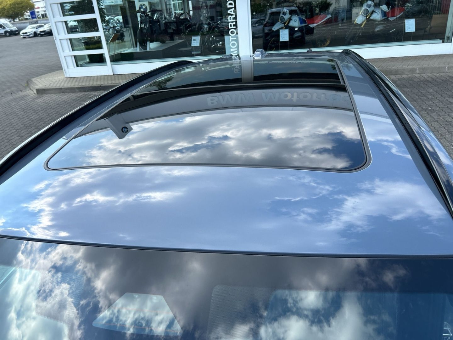 Fahrzeugabbildung BMW iX1 eDrive20 M Sport Park-Assistent Plus harman/