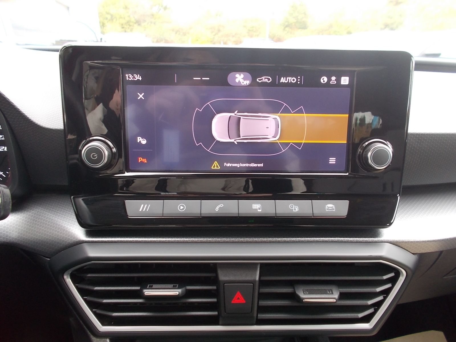 Fahrzeugabbildung SEAT Leon Sportstourer Style 1.0 TSI + LED + LM