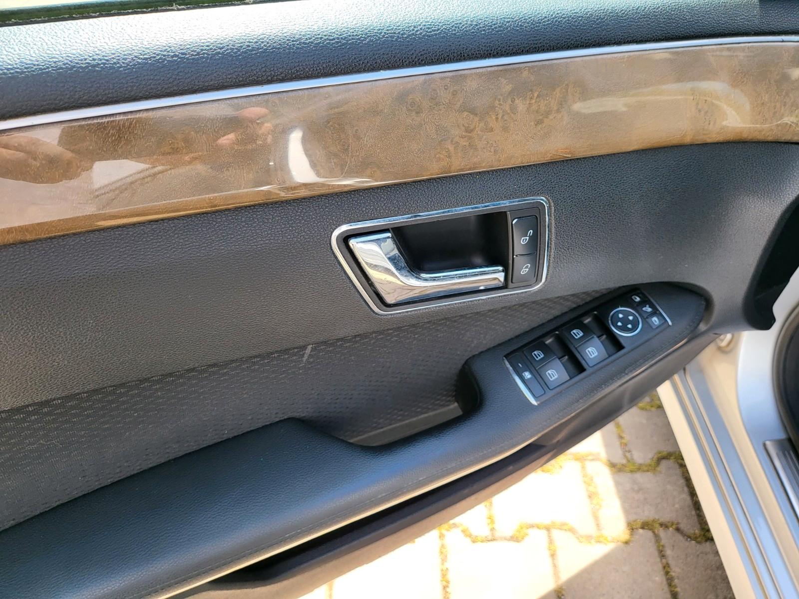 Mercedes-Benz E220 2011 — photo 12