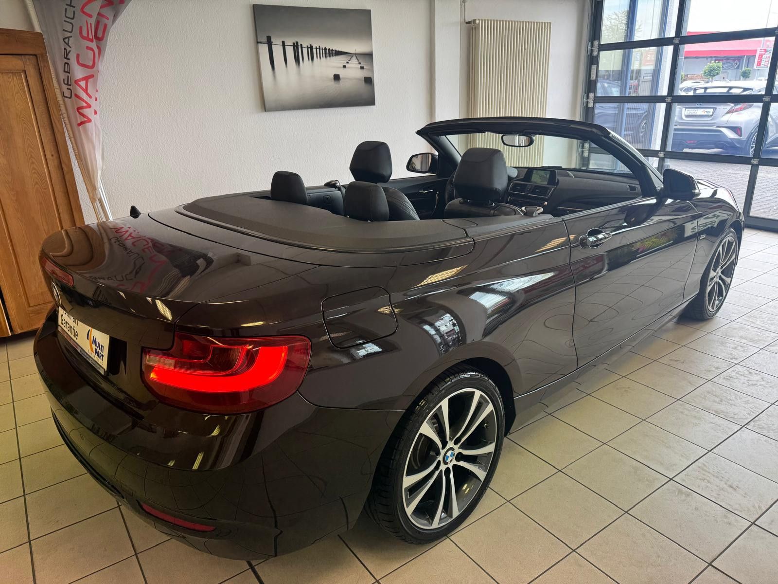 Fahrzeugabbildung BMW 220 i Cabrio Sport Line/ NAVI/KLIMA/AUTOMATIK