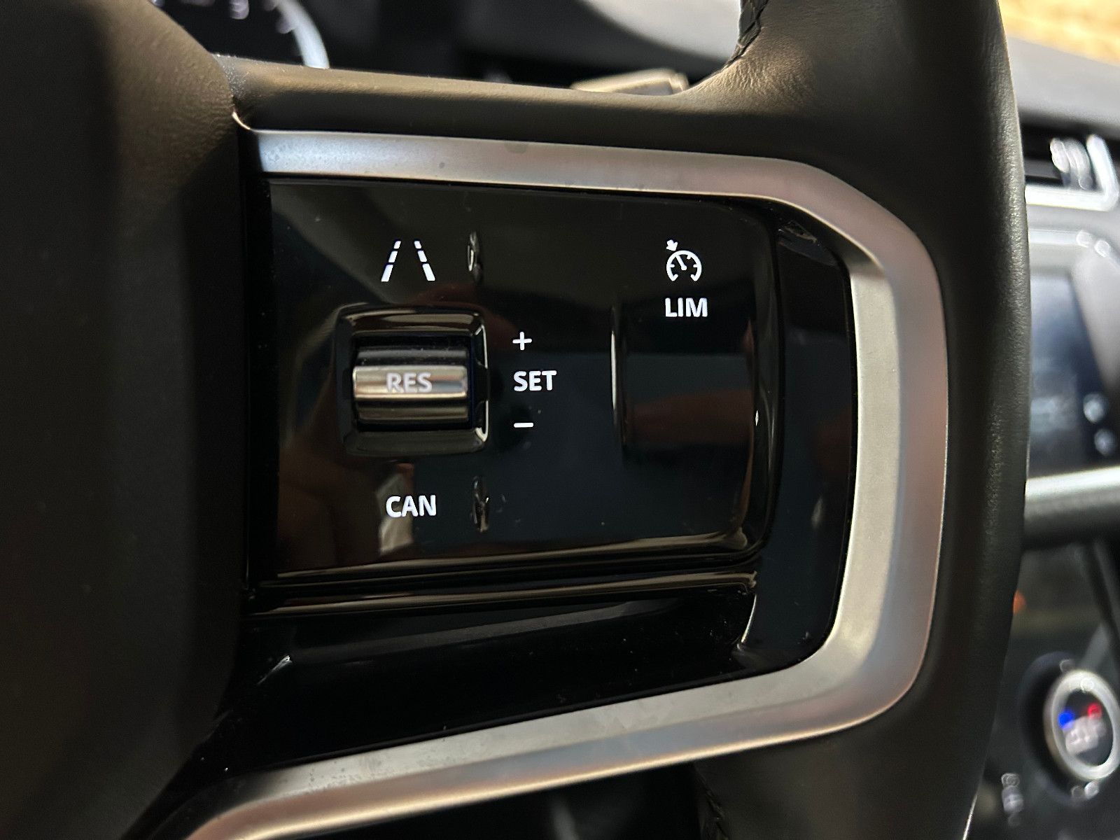 Fahrzeugabbildung Land Rover Range Rover Evoque Basis/PANO/APPLE/KAMERA/TEMPO
