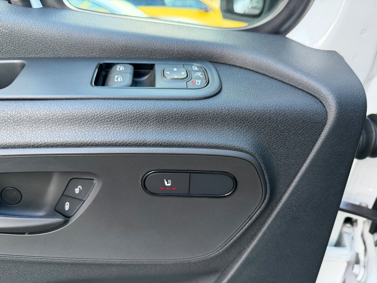 Fahrzeugabbildung Mercedes-Benz Sprinter 317 CDI Mixto/DoKa Standheizung