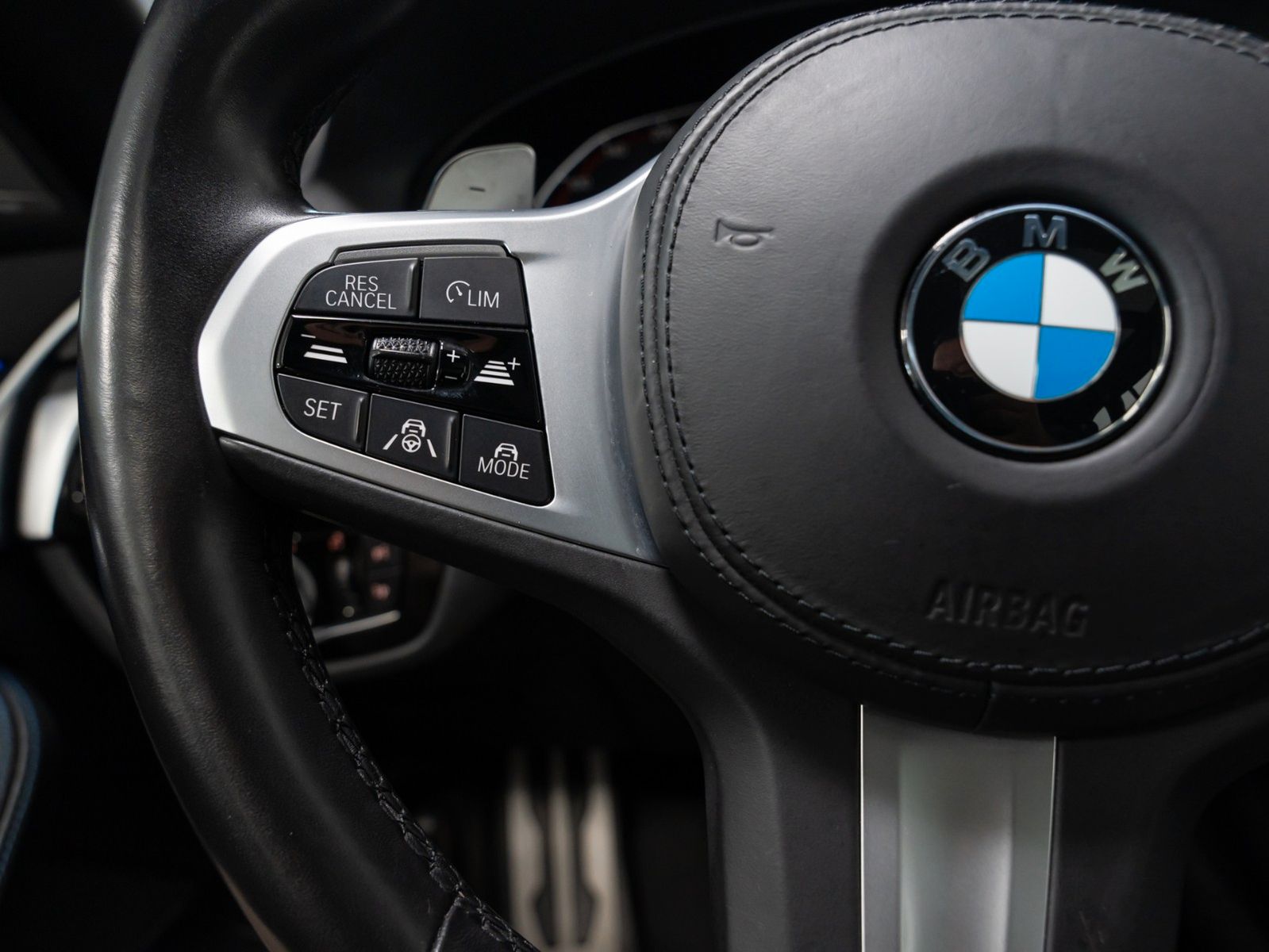 Fahrzeugabbildung BMW 530d xD M Sport Panorama Kamer HUD DAB H/K Laser