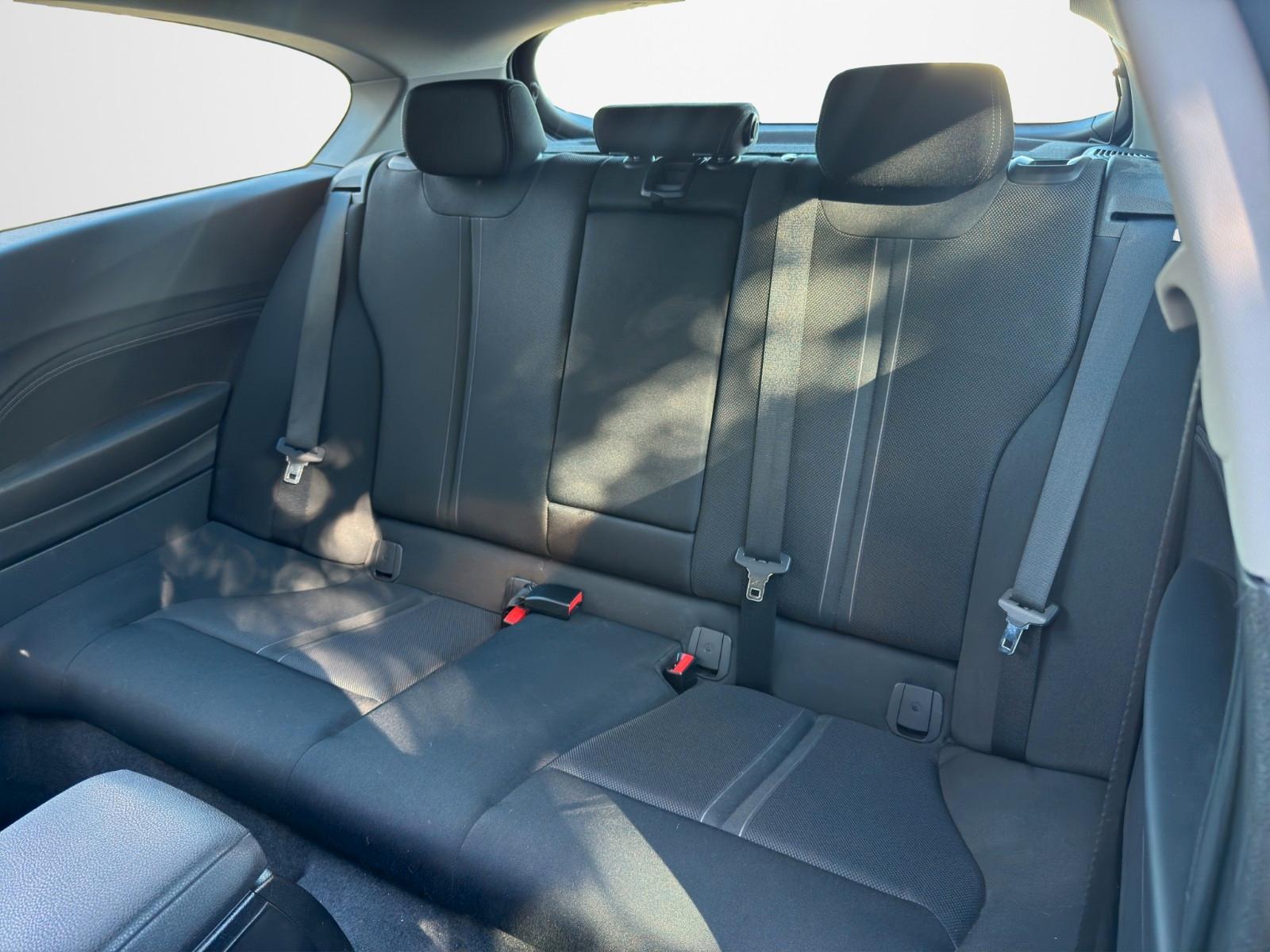 BMW 120i*Sport Line* TEMPOMAT*LED*NAVI*PDC*