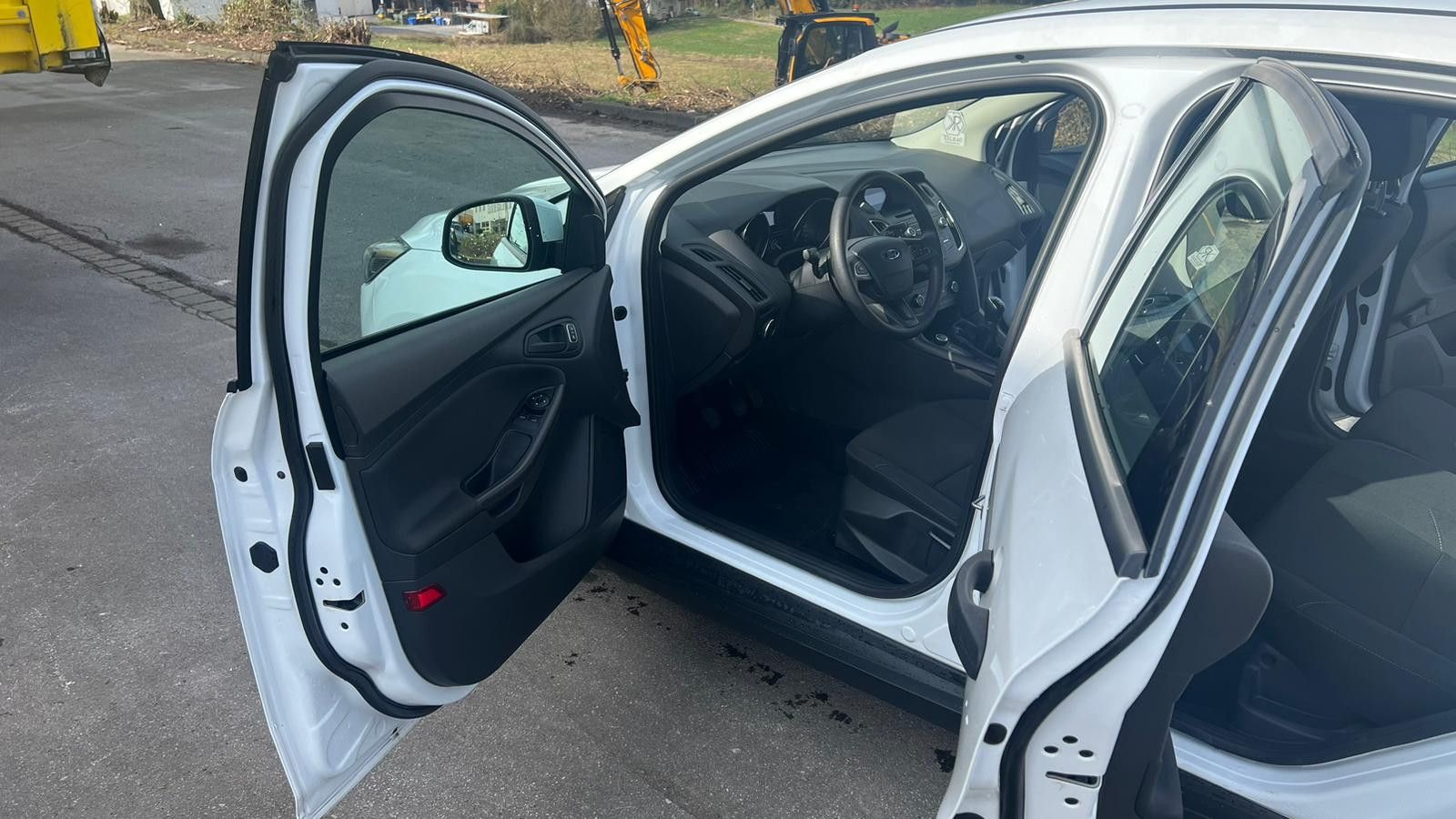 FORD Focus 1,6 Ti-VCT Lim. Ambiente PDC Klima Servo