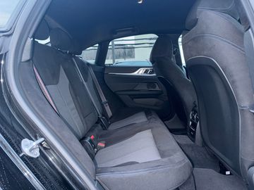 BMW i4 xDrive40 M Sportpaket HiFi DAB LED RFK Shz