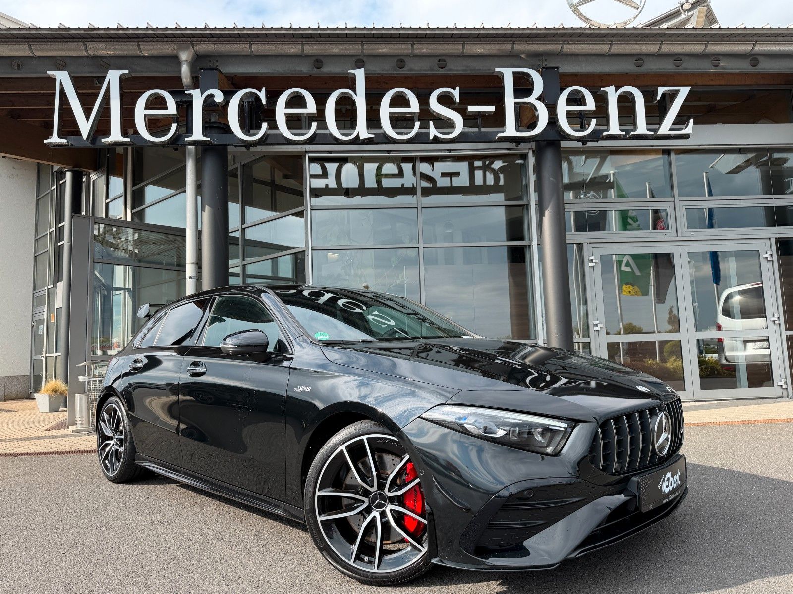 Fahrzeugabbildung Mercedes-Benz A 35 AMG 4Matic+Aero+StandH+360+MultiB+Memory