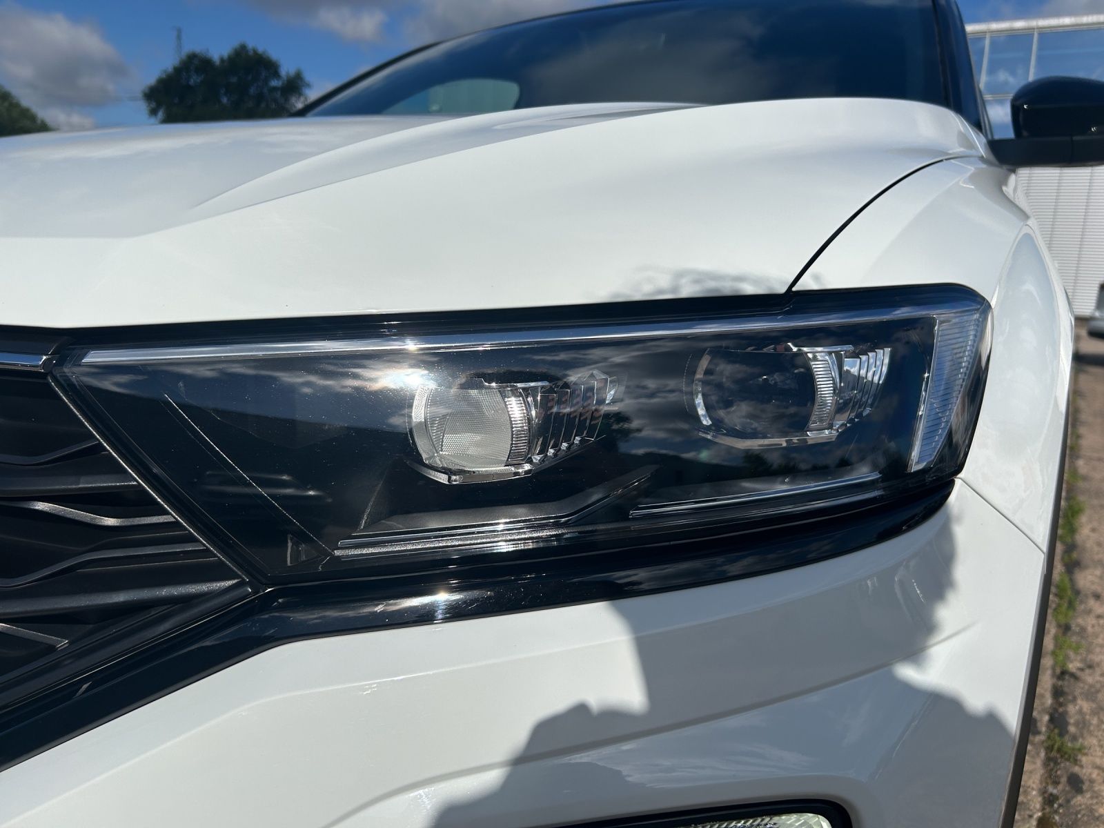 Fahrzeugabbildung Volkswagen T-Roc TSI Sport LED AHK Navi AID ACC RFK SH 18"