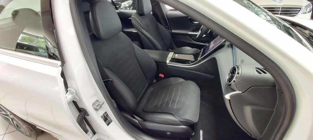 Mercedes-Benz C 300 e AMG PANO TOTW DISTR 360° AHK NETTO 42500