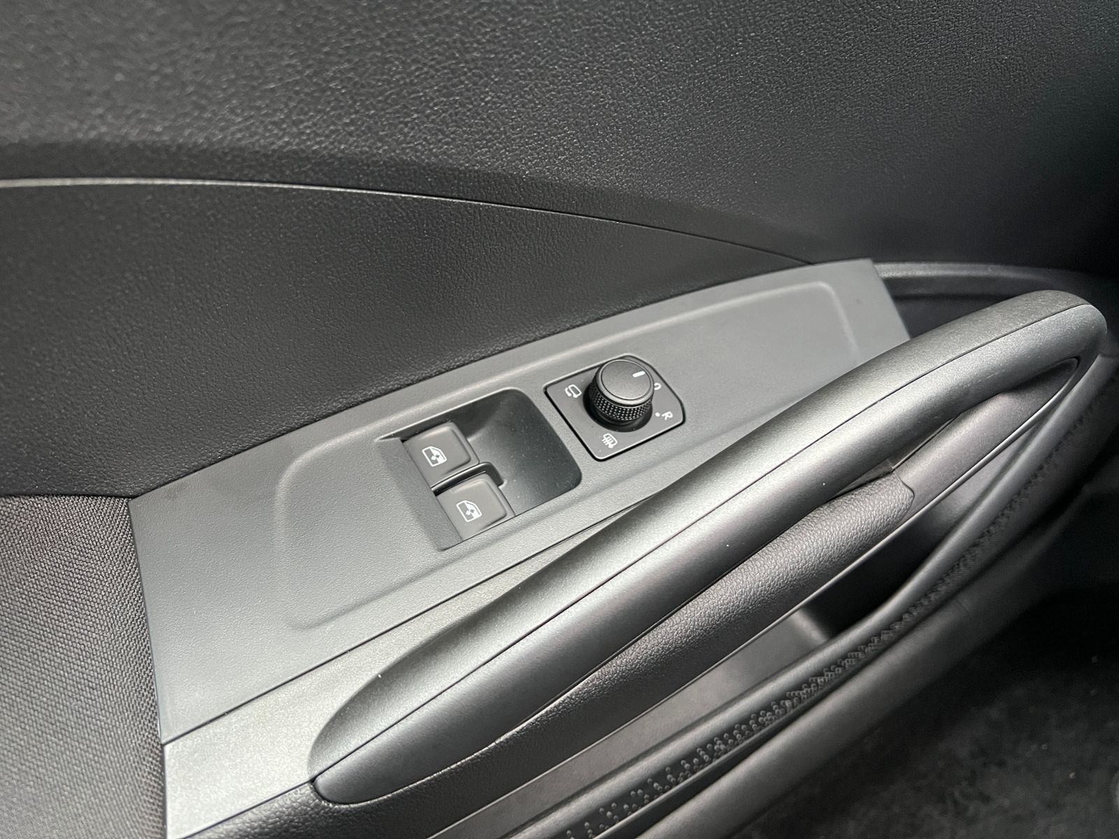 Fahrzeugabbildung SKODA Fabia Edition 130 1.0 TSI DSG *Garantie, LED, 15