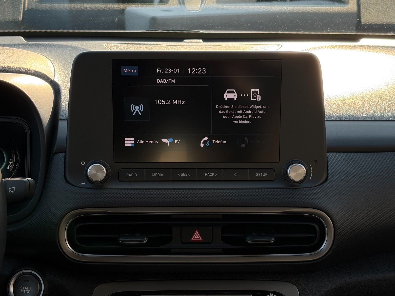 Fahrzeugabbildung Hyundai Kona Select Elektro ACC LKAS PDC CAM SHZ CarPlay