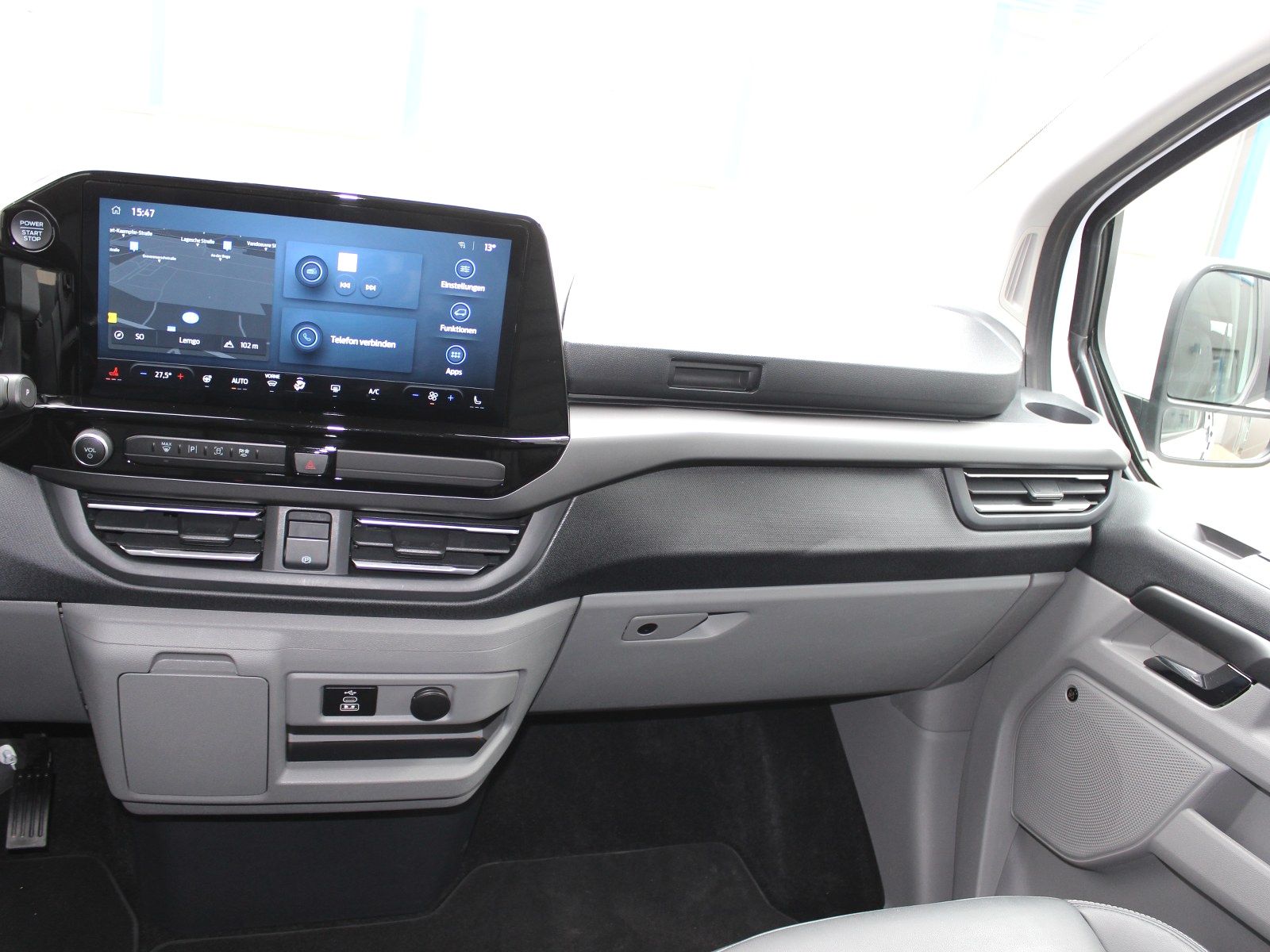Fahrzeugabbildung Ford Tourneo Custom Plug-in Hybrid 340 L1 Titanium