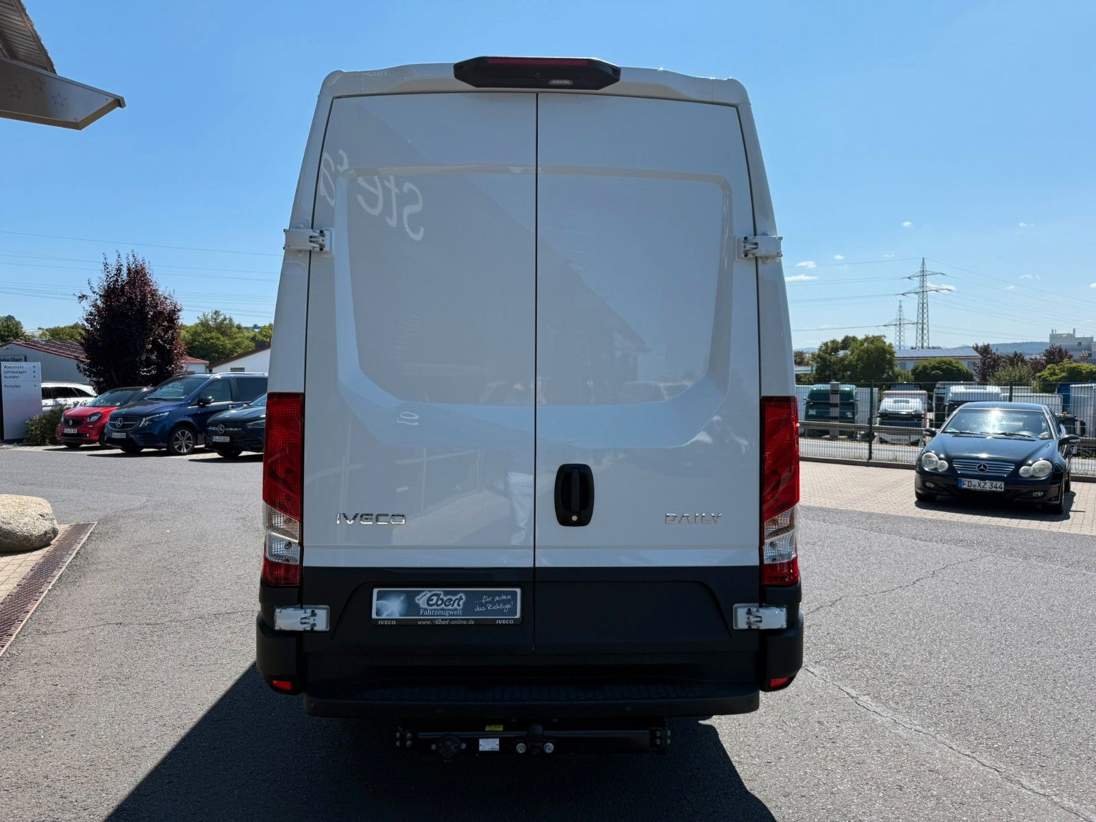 Fahrzeugabbildung Iveco Daily 35S18HA8 V Kastenwagen *R 3.520*AHK*