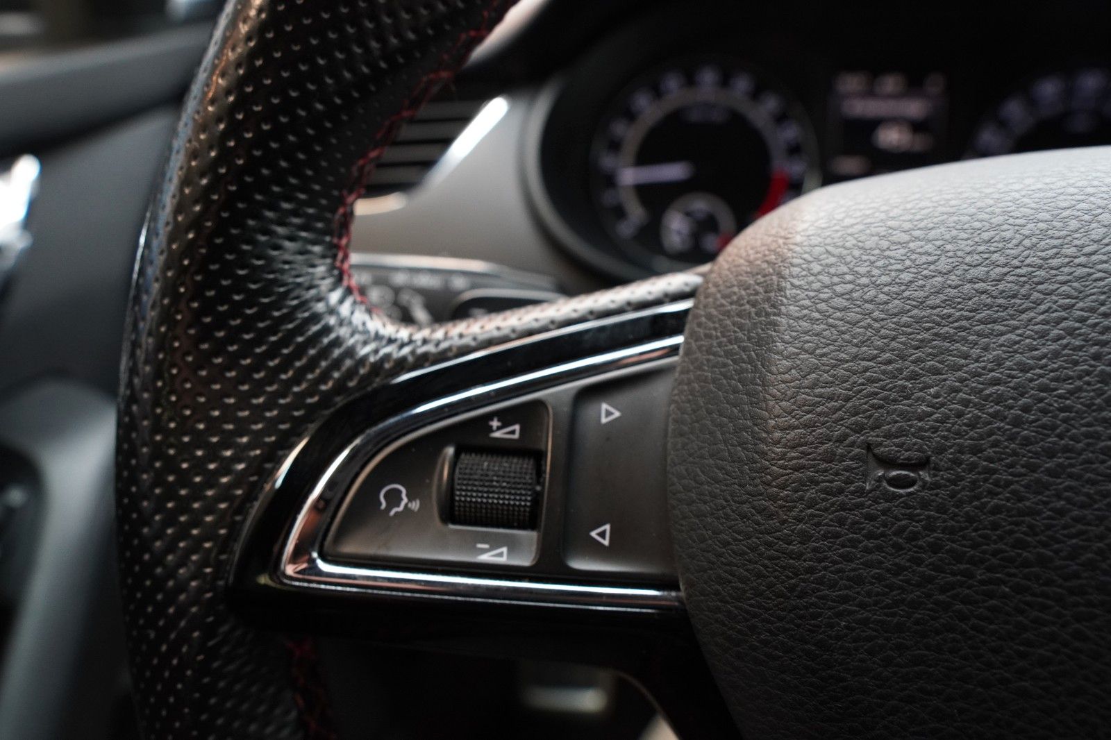 Fahrzeugabbildung SKODA Octavia RS *Autom*Navi*CarPlay*
