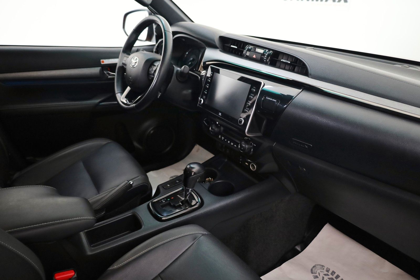 Fahrzeugabbildung Toyota Hilux 2.8 D-4D Invincible,AWD,Leder,ACC,Rollo