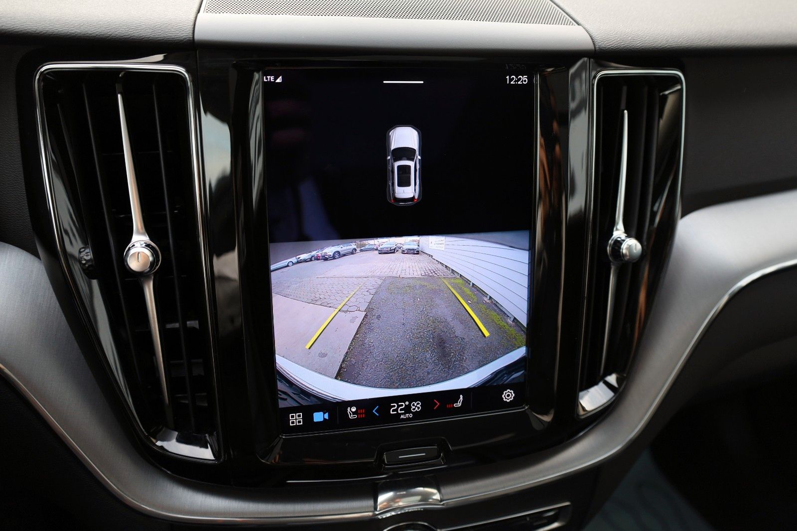 Fahrzeugabbildung Volvo XC60 T6 AWD Inscription Ex. Leder,Navi,LED,PanD.