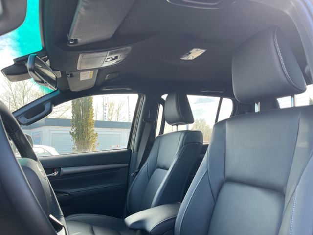 Toyota Hilux Double Cab Invincible 4×4 JBL Grau Automatik SOFORT